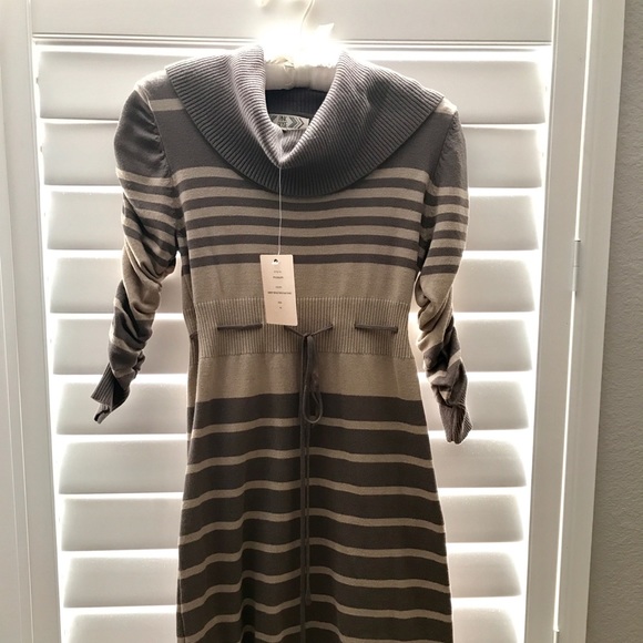 Dress - Picture 2 of 4